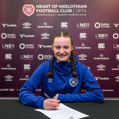 Chomczuk signs first pro deal
