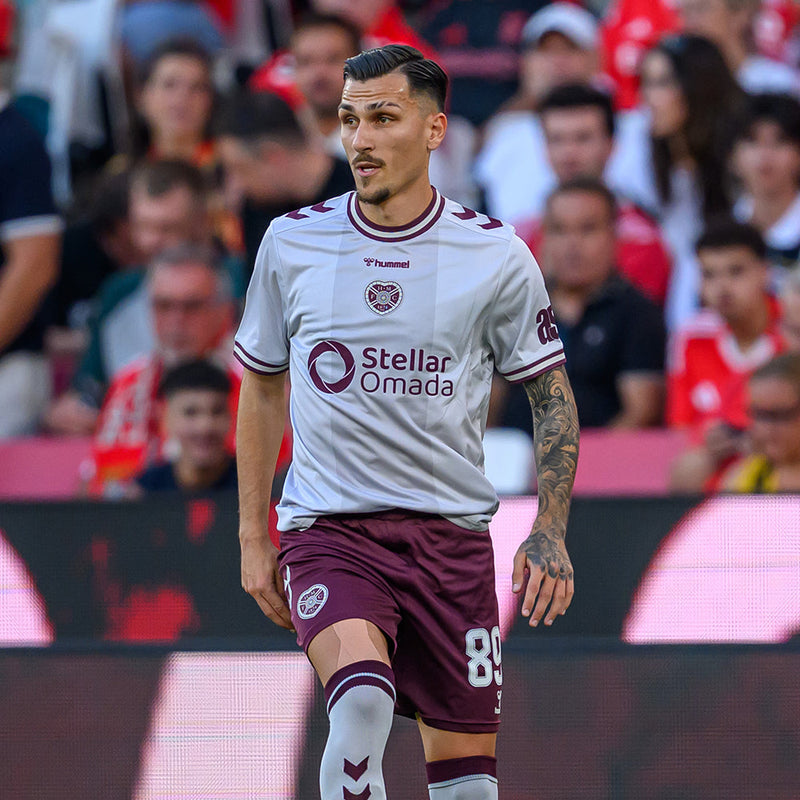 Kyziridis leaves Hearts